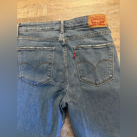 721 High Rise Skinny Levi Jeans - Picture 4 of 5